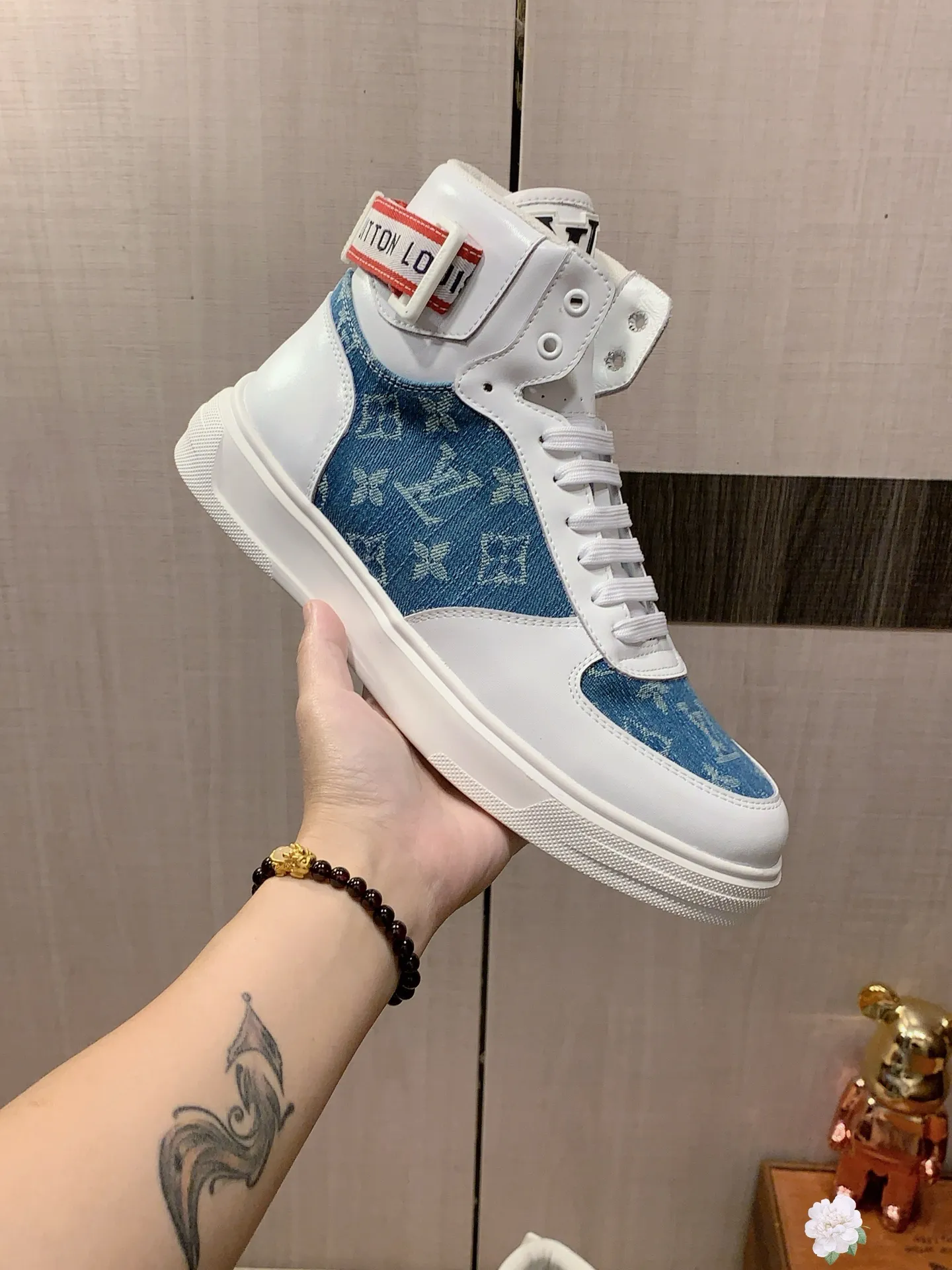 High-top men's shoes 💰442💰💰🎩🎩[Lightning][Lightning] "LV*" latest • popular casual shoes, top brand [seduce] luxury~purchase, top~quality. [Strong] The upper is made of imported breathable cowhide with fabric material ➕ Breathable sheepskin feet (•) and fine workmanship. The original stylish and stylish soft rubber wear-resistant and non-slip outsole is light and comfortable on the feet. The real thing looks better when taken in real life. 111: code: 38-44, 2️⃣ colors selected